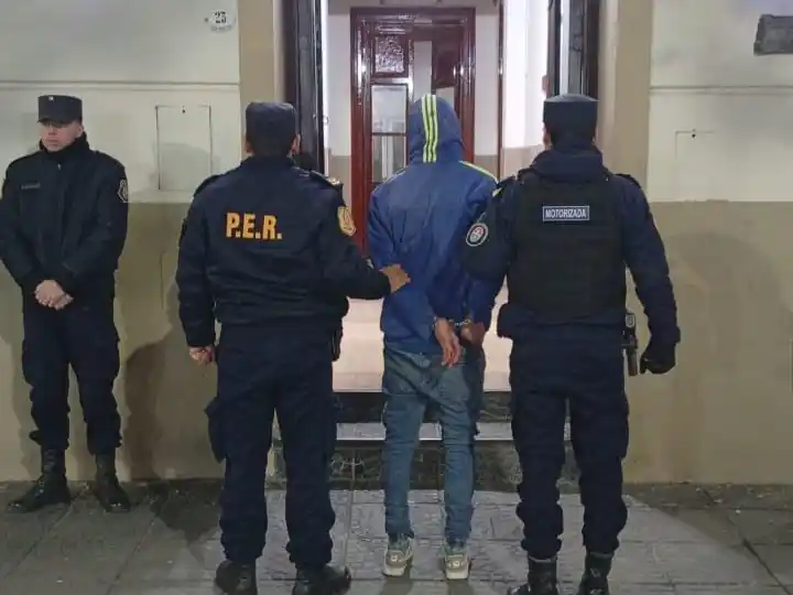 Victoria: un joven fue detenido con un celular robado, un cuchillo y un revólver calibre .38