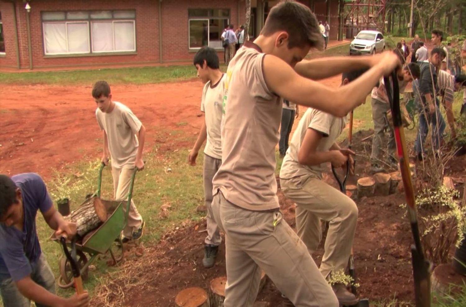 Crean programa para equipar a las escuelas técnicas agropecuarias