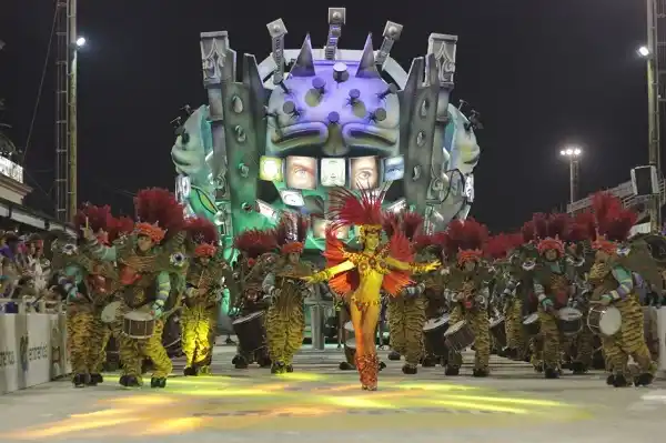 El Carnaval le ganó al mal tiempo y todo fue una fiesta en el Corsódromo