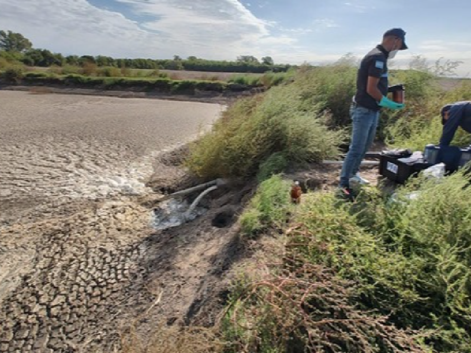 La Policía Federal tomó muestras del río Ctalamochita  por posible contaminación de una empresa de la zona