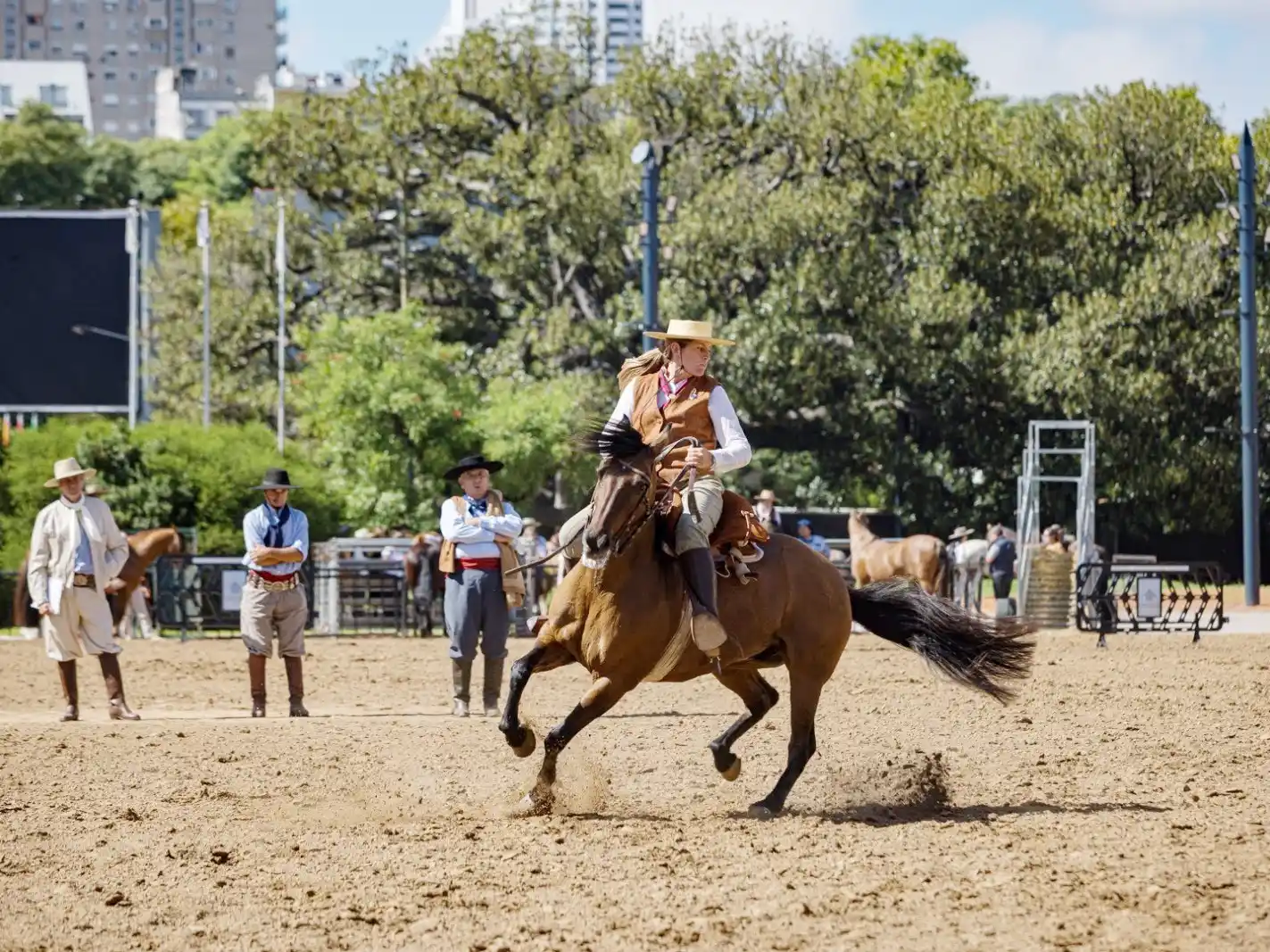 El campo se traslada una vez más a la ciudad para compartir tradiciones y la pasión por los equinos