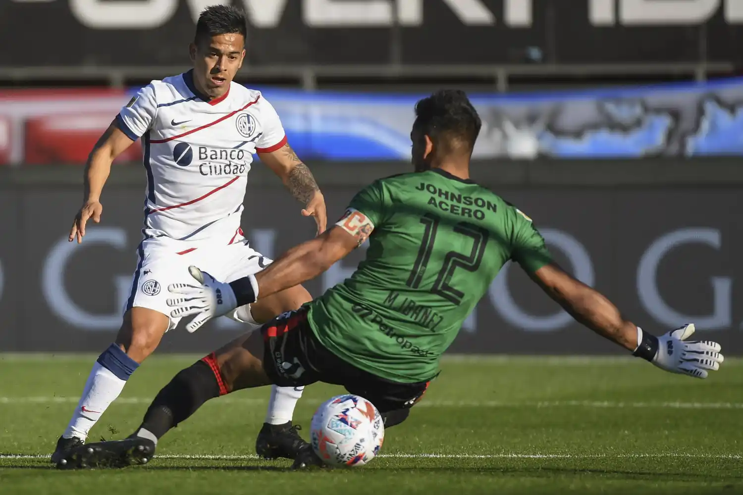 "Uvita" Fernández abre el marcador para San Lorenzo.