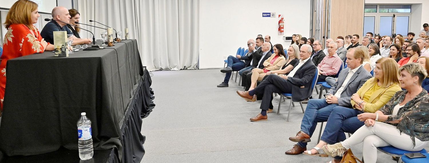 Bordet valoró el libro de Gustavo Sánchez Romero, para reflexionar sobre la democracia