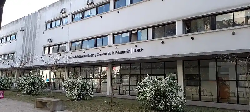 Disparos en la UNLP: Desde la facultad lamentaron el “excepcional incidente” con el intento de fuga de un preso