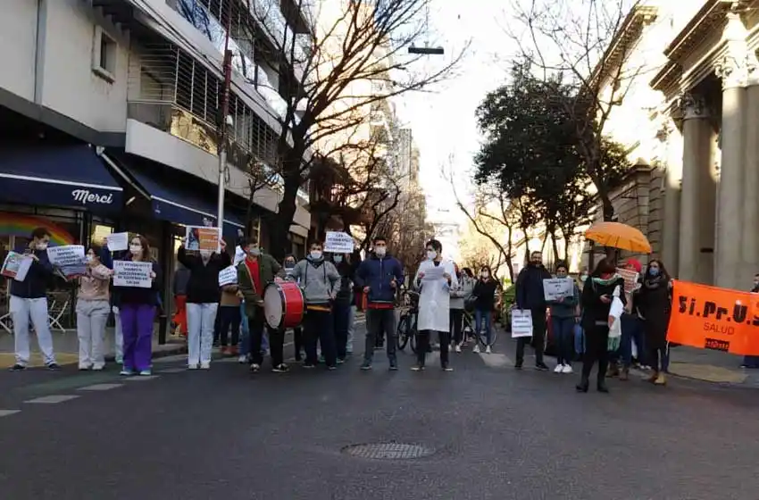 Profesionales de la salud anunciaron un paro de 48 horas