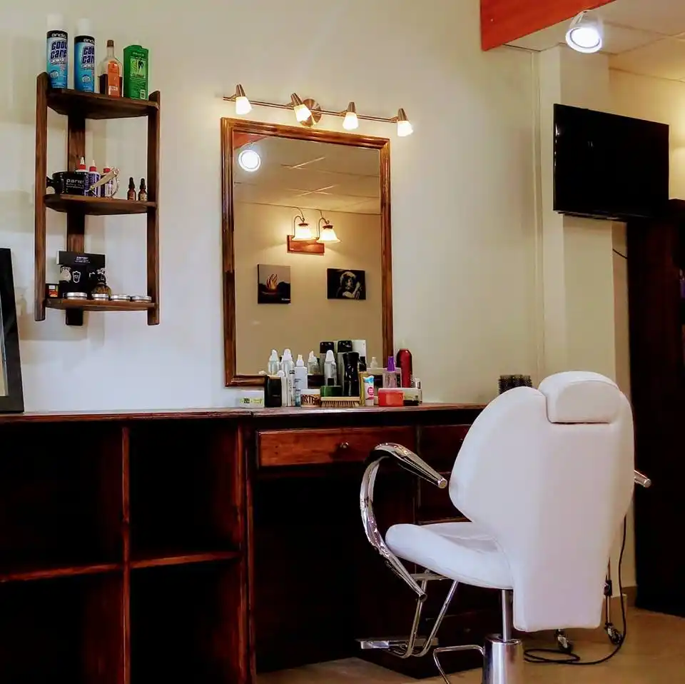 Día del Peluquero: Técnica y experiencia demuestran el oficio