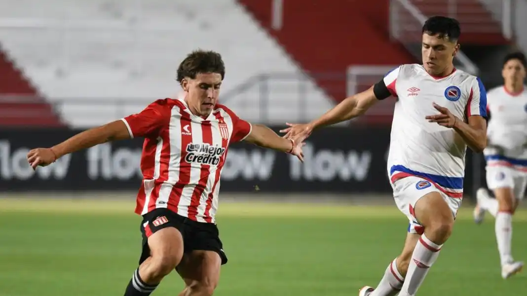 El Pincha enfrenta a Argentinos buscando sellar su clasificación.