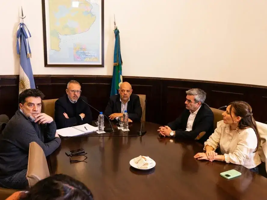 Según el análisis presentado por LLA, ese rubro alcanzó los $369,2 mil millones, mientras que los gastos de la Legislatura registraron durante el mismo período un incremento real del 16%.