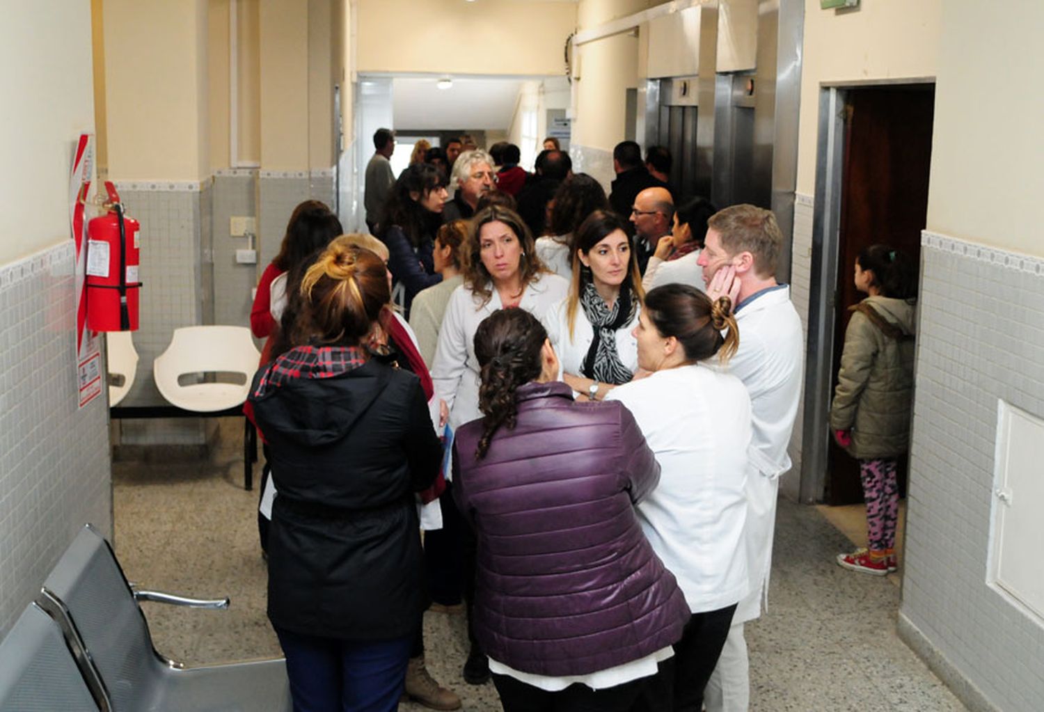 Trabajadores del Hospital protestaron por un descuento previsto en el convenio de trabajo