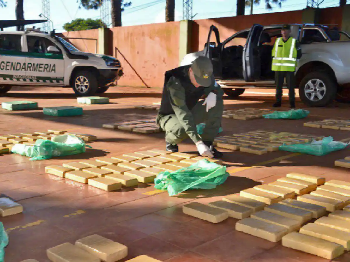 Misiones: abandonaron una camioneta con más de 600 kilos de marihuana