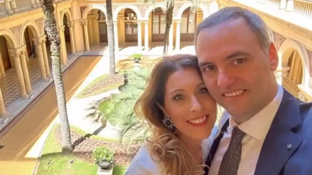 Manuel Adorni y su esposa Bettina Angeletti