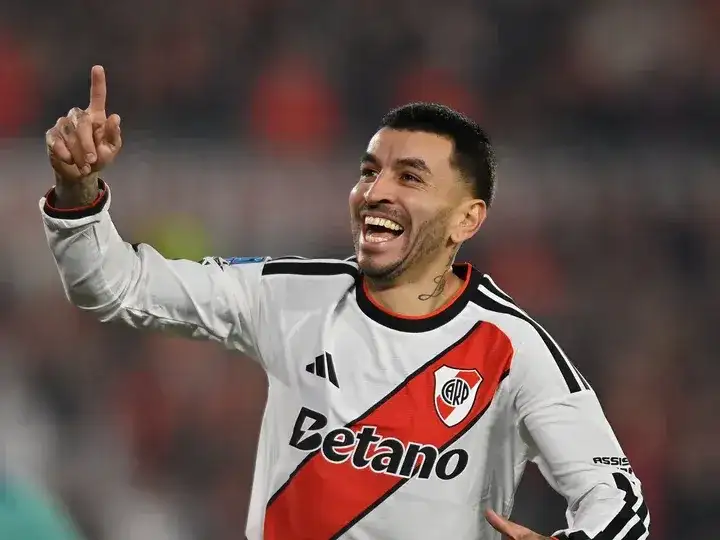 River dejó escapar una ventaja de dos goles y empató con Vélez