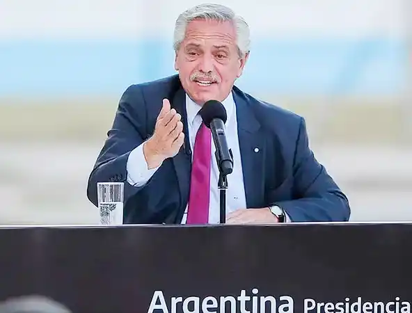 Fernández pidió a empresarios que “no se quejen” y paguen bono a trabajadores