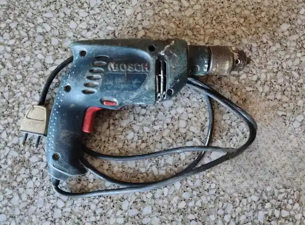 Sin perder tiempo, vendieron varias herramientas que habían robado, pero pudieron localizarlas