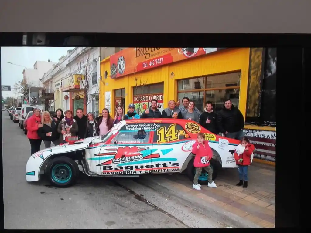 Franco Islas exhibió la Chevy para el público