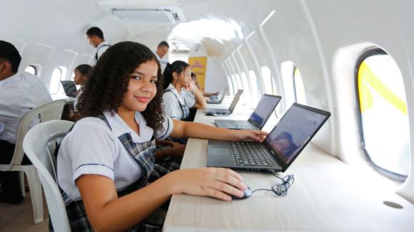 Colombia: Lectura y tecnología se combinan en el Biblioavión de Soledad