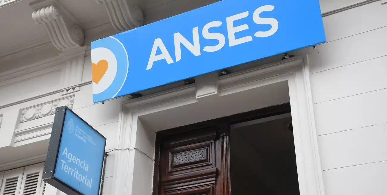 La jubilación mínima en Santa Fe supera en 43% a la de Anses y la brecha baja con el bono nacional