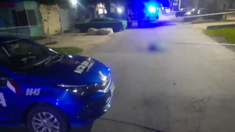 La Policía encontró una nota entre las prendas de la víctima.