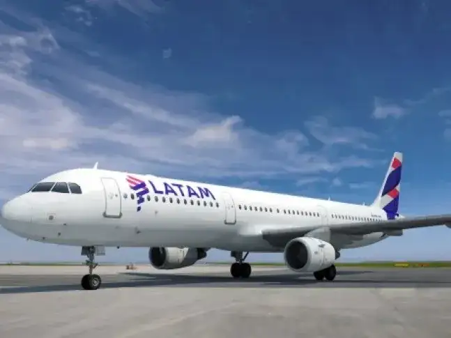 El vuelo comenzó a operar el 29 de marzo de 2026 y dejará de hacerlo a partir de hoy, 25 de octubre. Apenas siete meses de operaciones.