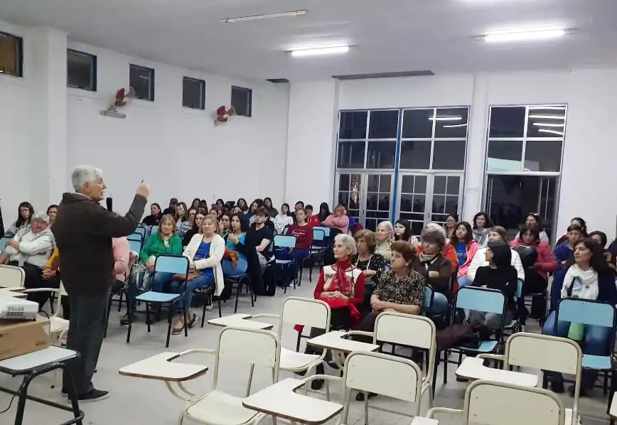 El Dr. Gandini volvió a desarrollar la cuestión de la inteligencia emocional, con el agregado ahora de la inteligencia artificial.