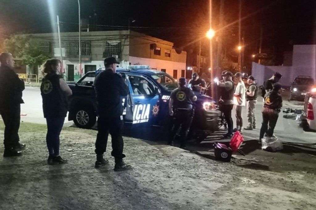 Detienen a dos policías por recibir coimas de una facción de Los Monos