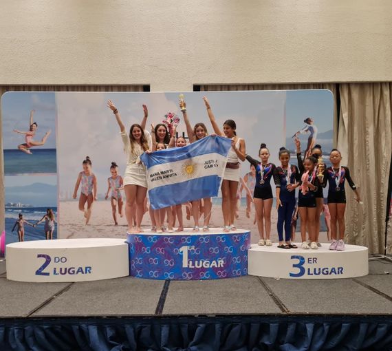 Acrobacias Serranas se consagró a nivel internacional en Cancún