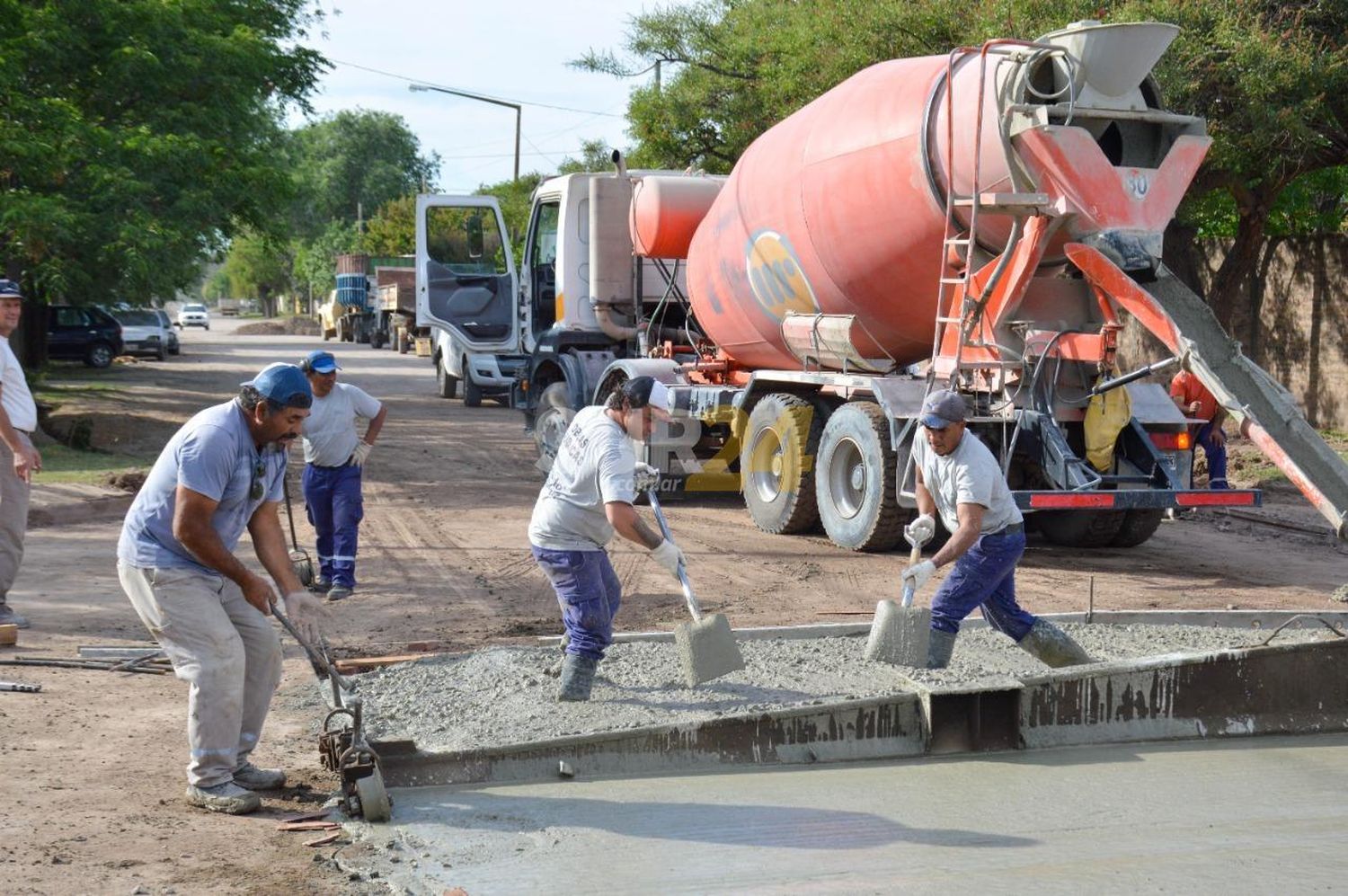 Refuerzan los trabajos de hormigonado en calle Iturbide