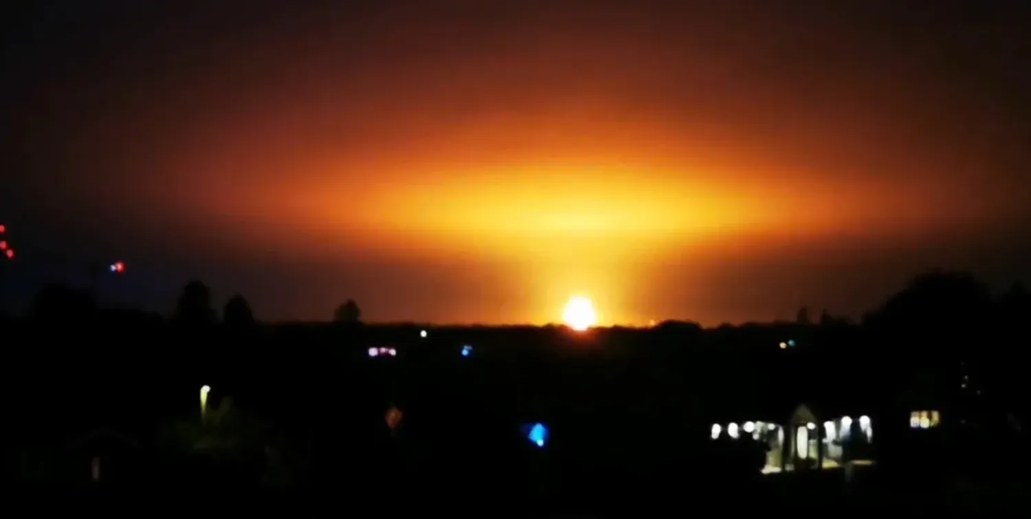 La bola de fuego de Oxford a la distancia.