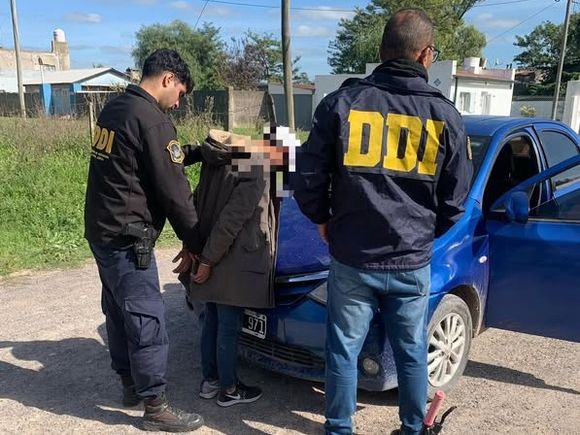Ató y amordazó a una mujer para robarle en Azul: cayó acusado por violenta entradera y lo delató la campera que tenía