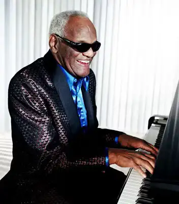 Ray Charles en todo su esplendor: alma de soul, corazón de jazz. Su paso por Argentina dejó huella en el escenario.