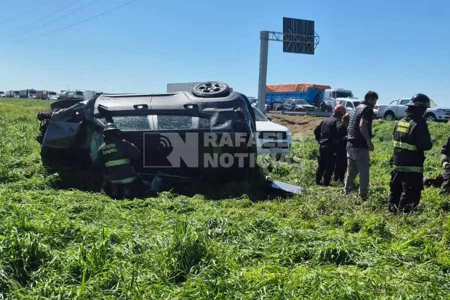 La camioneta involucrada en el fatal accidente (Gentileza: Rafaela Noticias)