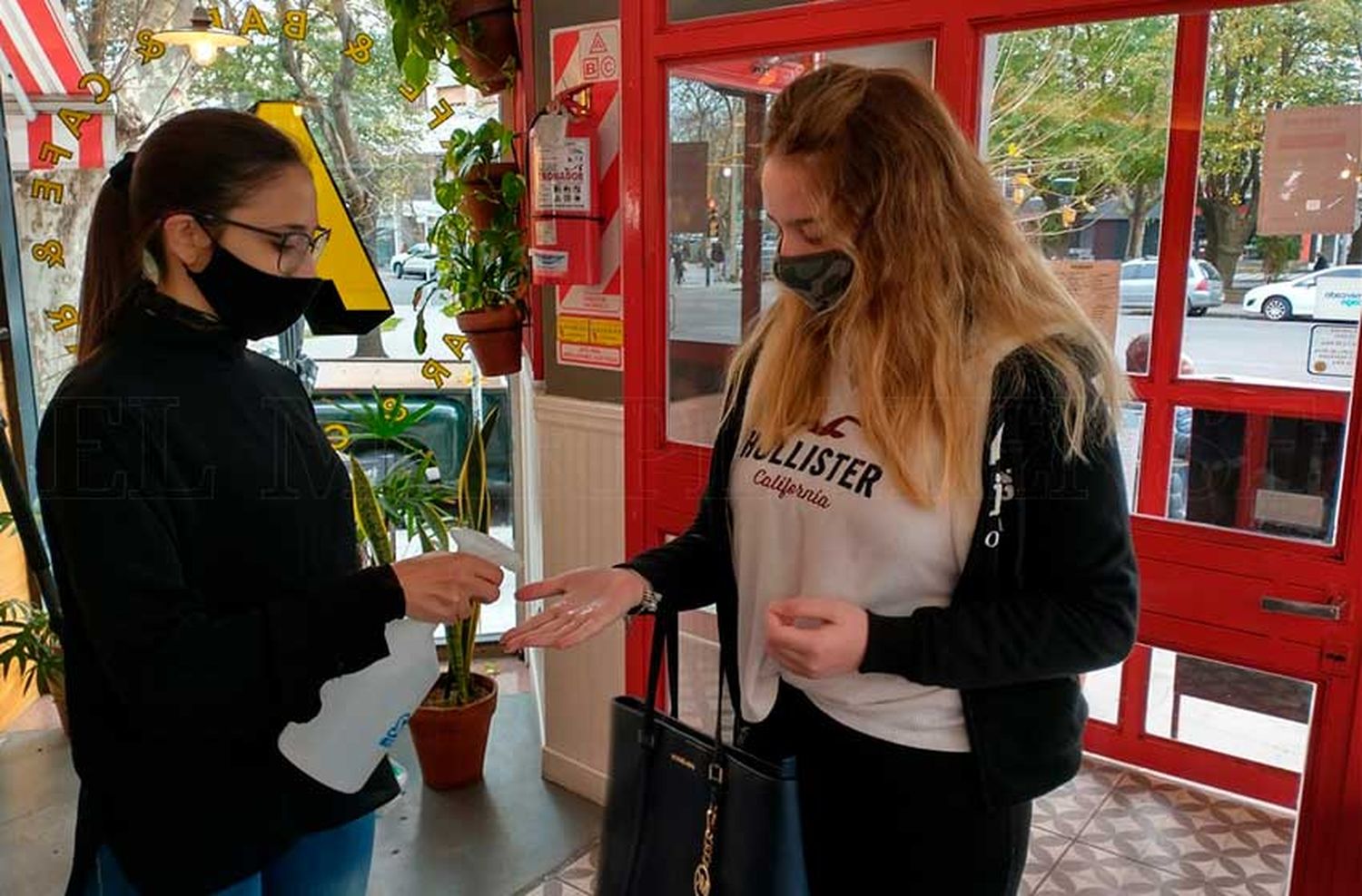 La Comisión Especial buscará definir hoy la apertura de cafés y dos deportes individuales