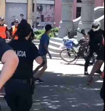 Un hombre intentó ingresar con un cuchillo a la municipalidad de Bahía Blanca pero fue reducido por la policía