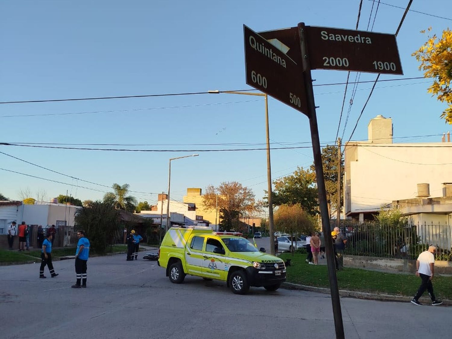 Una motociclista resultó herida tras un choque en Quintana y Saavedra