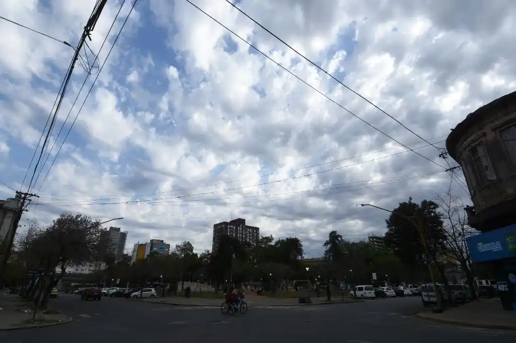 La temperatura mínima fue de 23° y la máxima sería de 35°.