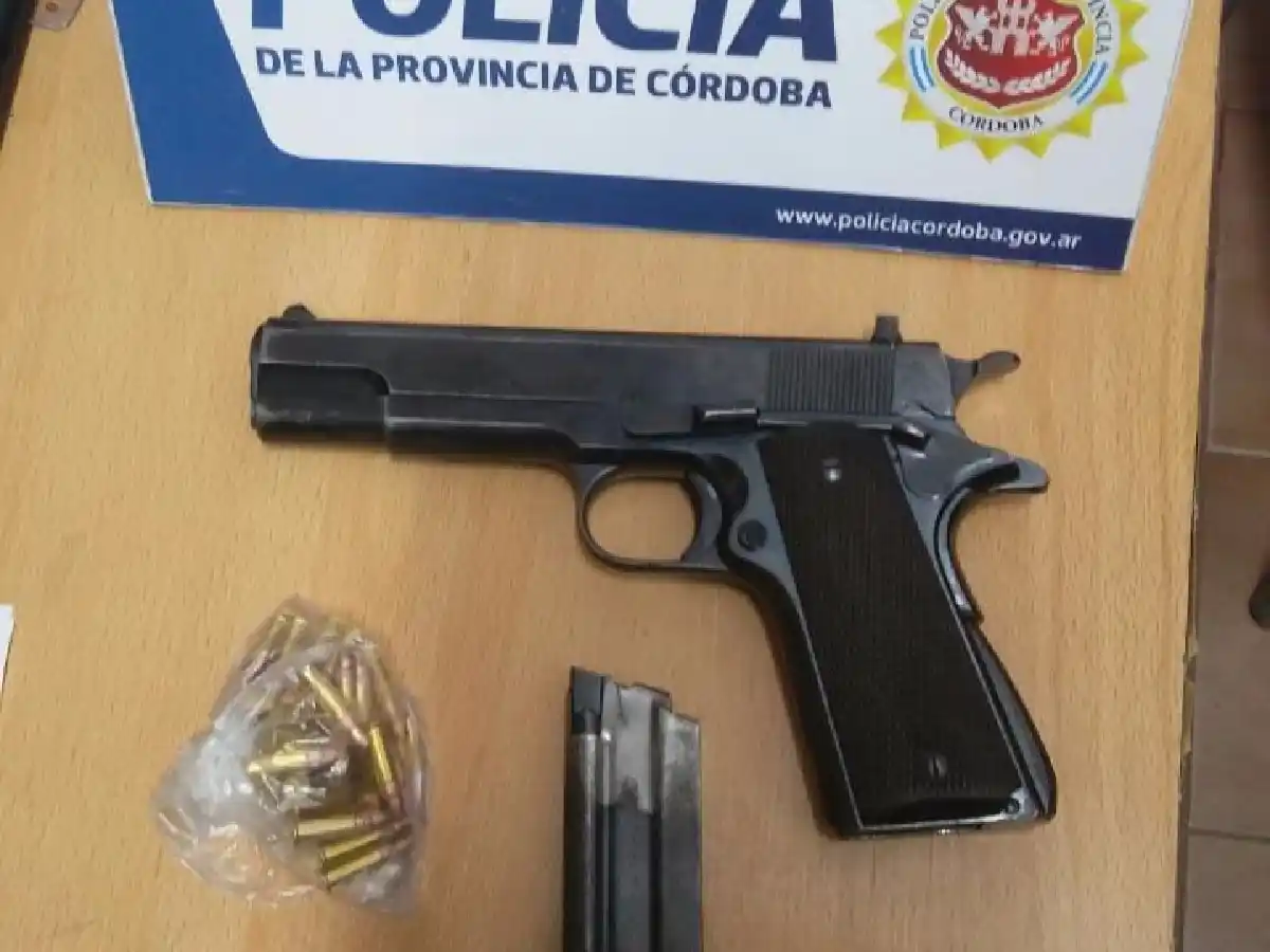 Dos detenidos por portar una pistola en Las Varillas
