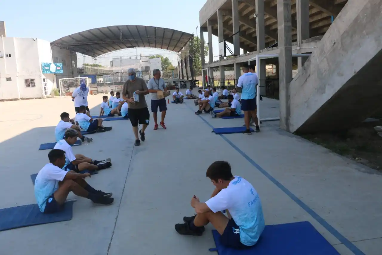 Con refuerzos y bajas, Juventud Unida ya se entrena pensando en un nuevo Federal A