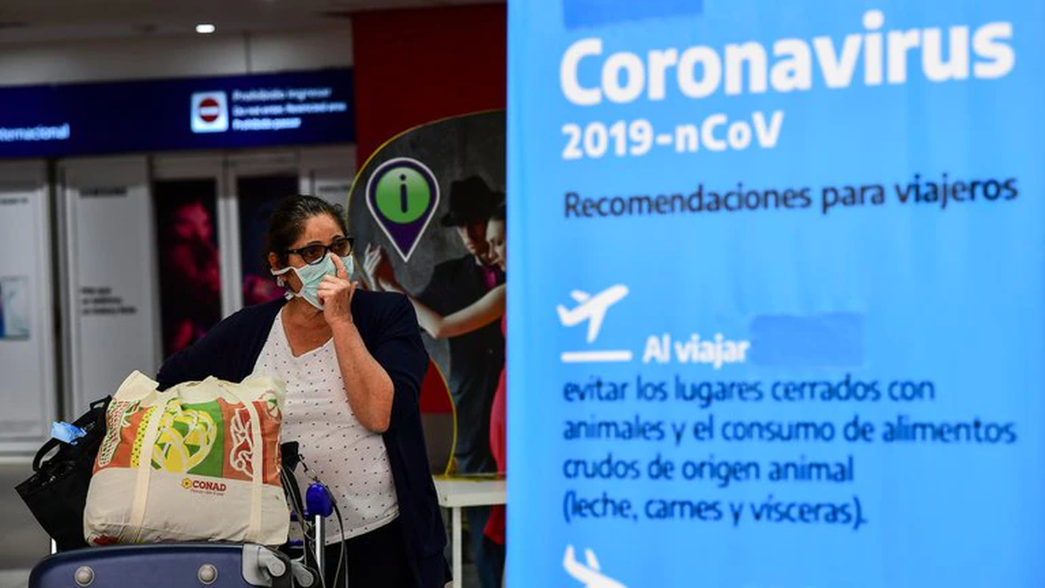 El Gobierno extendió las restricciones por dos semanas y limitó el ingreso de personas al país: serán 600 por día