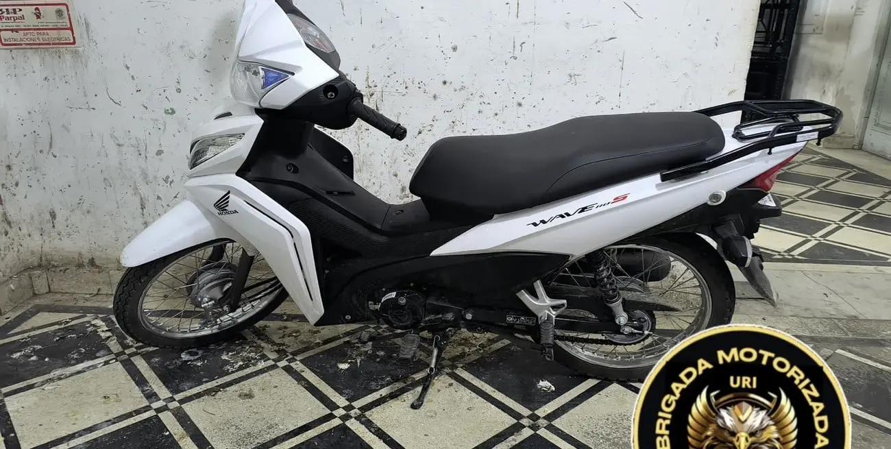 La moto que fue secuestrada por personal policial. Crédito: El Litoral.