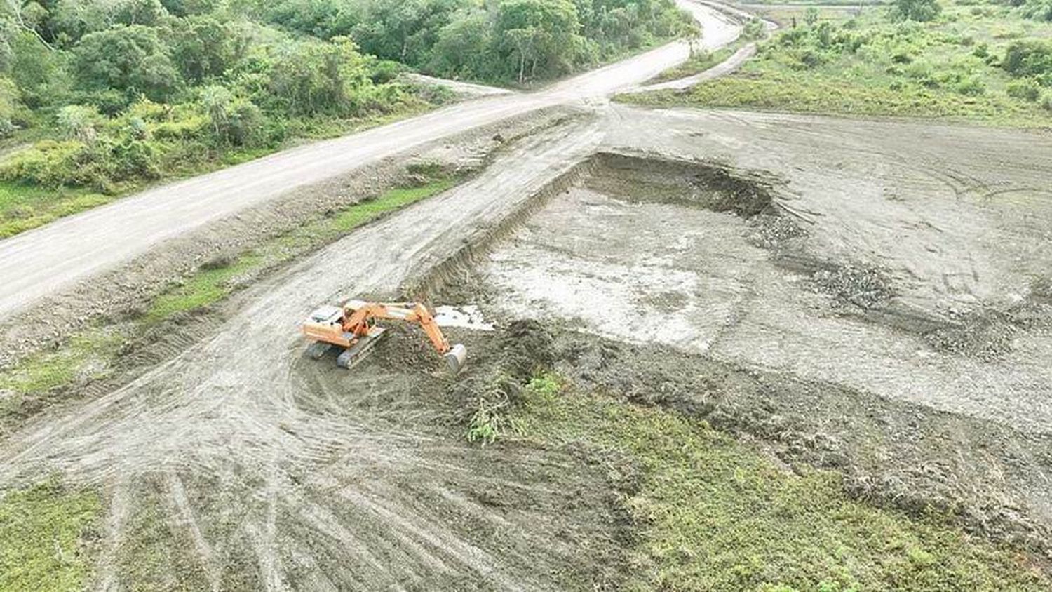 Avanza la construcción de defensas en colonia Pastoril