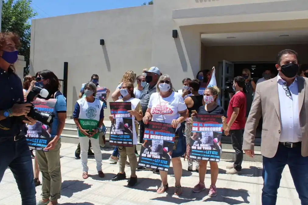 "Pedimos una urgente reapertura de paritarias"  