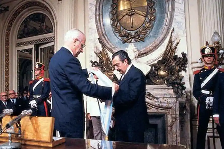 Asunción del Presidente Raúl Alfonsín, el 10 de diciembre de 1983.