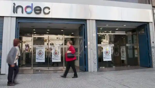 Tras seis meses, el Indec vuelve a informar