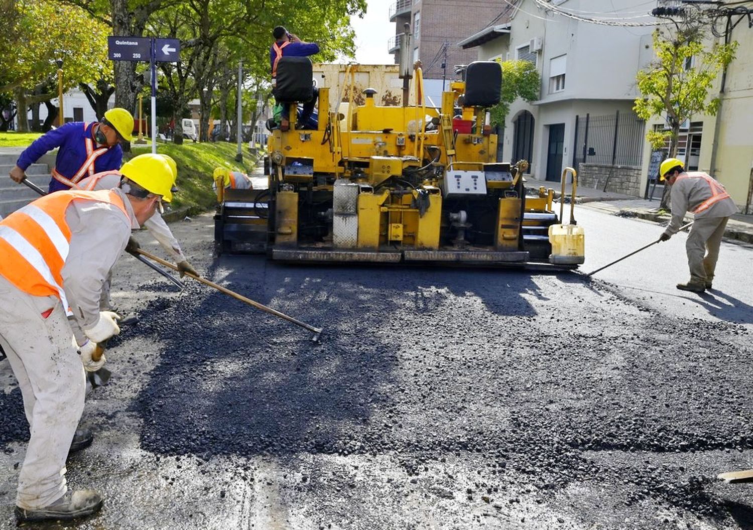 Avanza la pavimentación y la mejora de calles