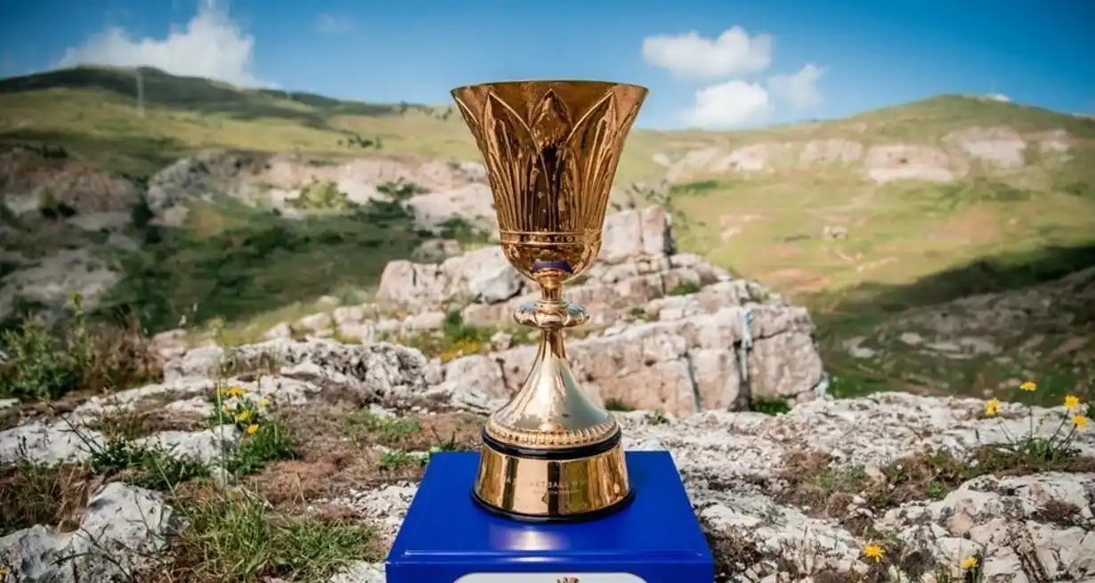 El trofeo Naismith. Crédito: FIBA