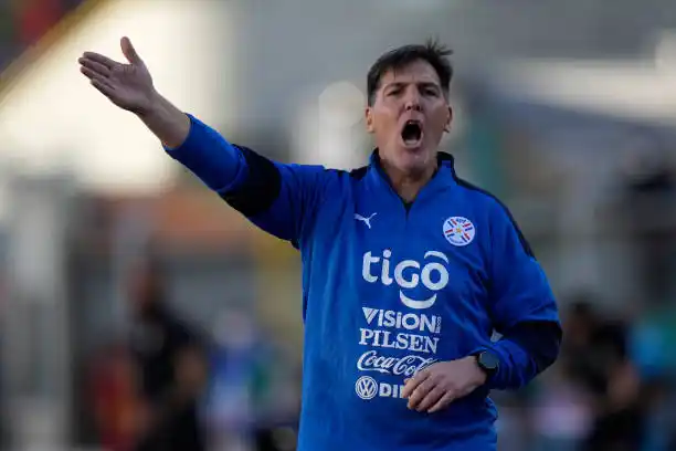 Berizzo, Méndez y Heinze, candidatos