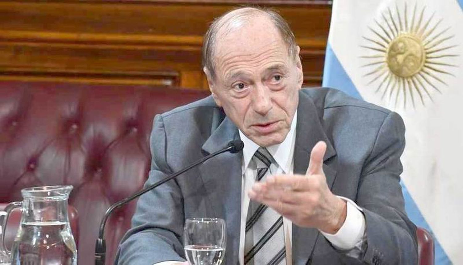 Para Zaffaroni, Fernández debería indultar a Cristina Fernández si queda firme su condena