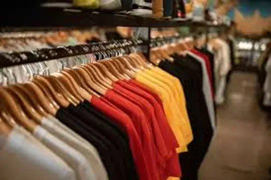Crece la importación de ropa: ya supera a la producción nacional en los shoppings