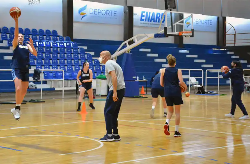 Felicidad y responsabilidad: el primer entrenamiento de la U18 en siete meses