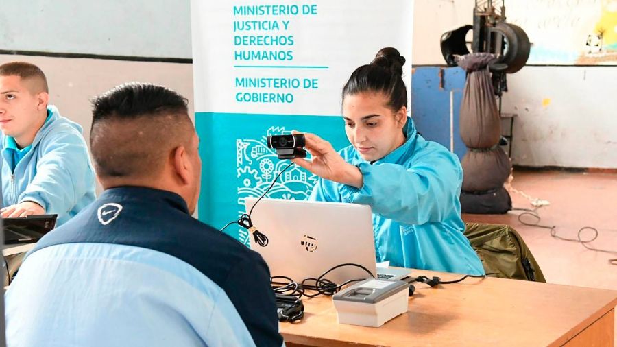 La Plata: Gestionaron unos 20.000 trámites de documentación para internos de la Unidad 9 en los últimos 18 meses